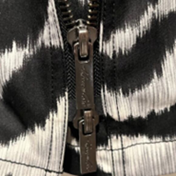 Kenneth Cole Animal Print Belted Jacket Women's Medium - Picture 8 of 8